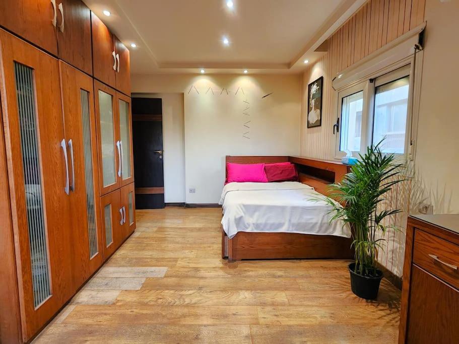 Beautiful In Maadi Apartment *